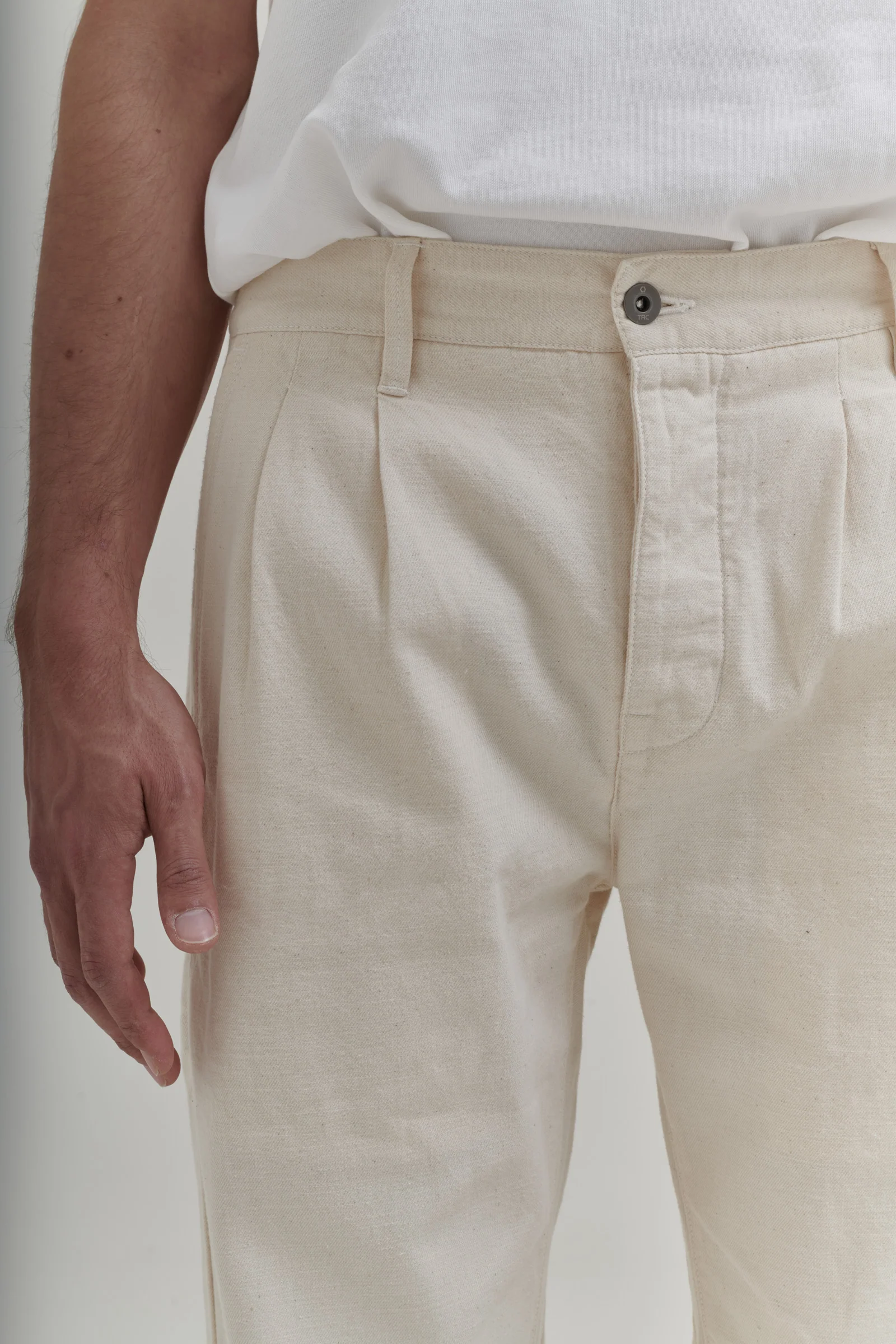 PLEATED WORKER CHINO ECRU - Image 4